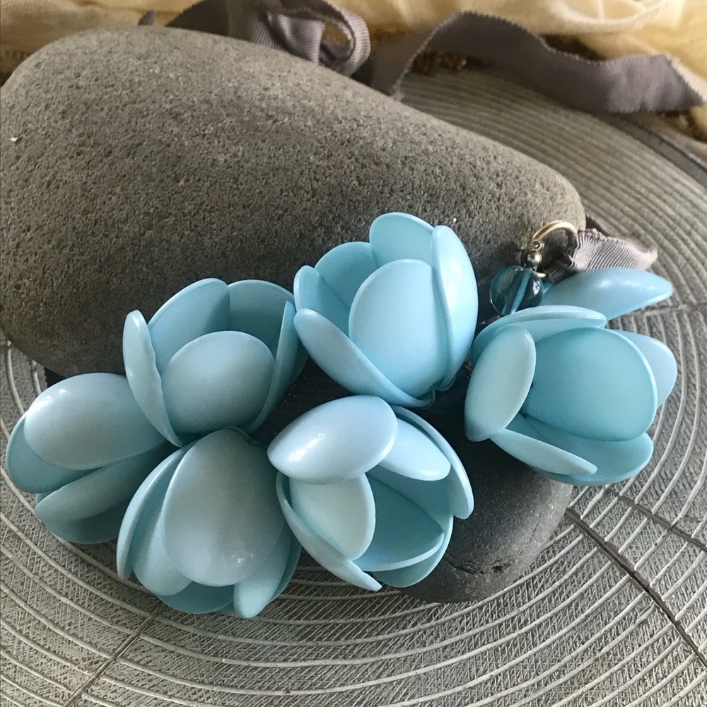 Light blue acrylic tulips statement necklace